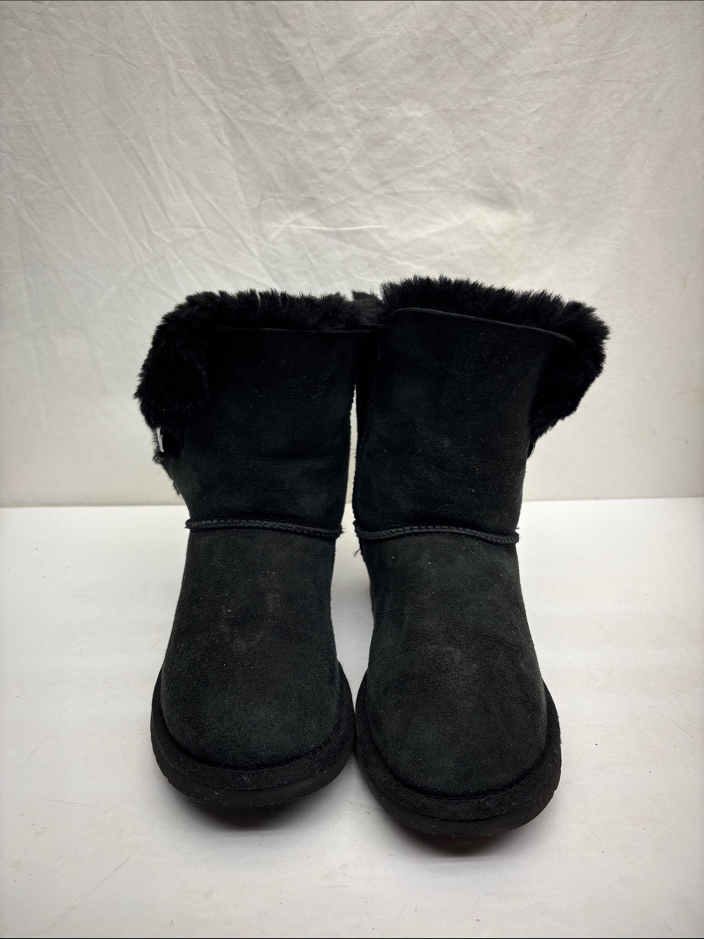 UGG Women’s Black Suede Shearling Short Boot, SZ 6, box 87